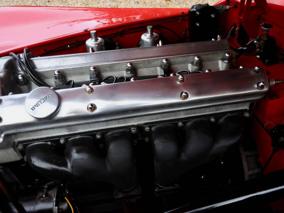 Image 32/50 of Jaguar XK 120 SE OTS (1954)