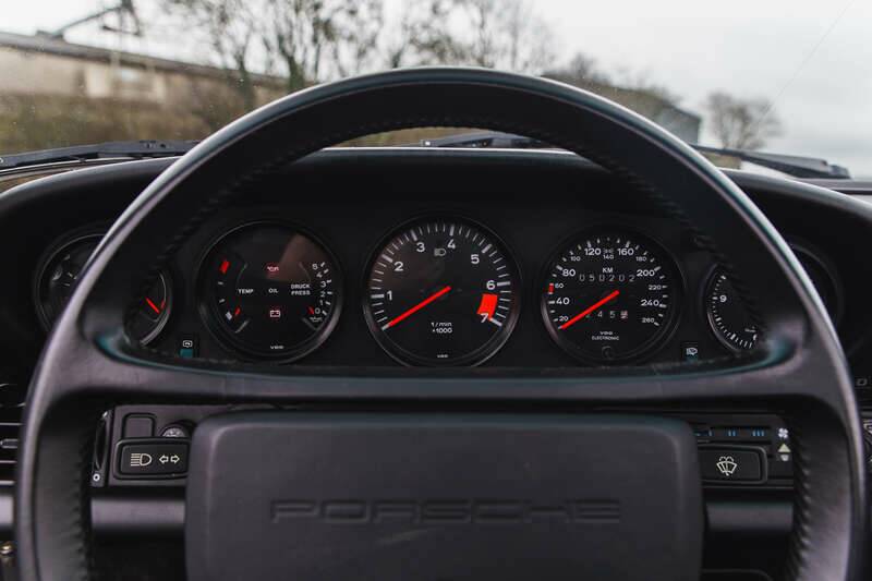 Image 19/50 de Porsche 911 Carrera 3.2 (1989)