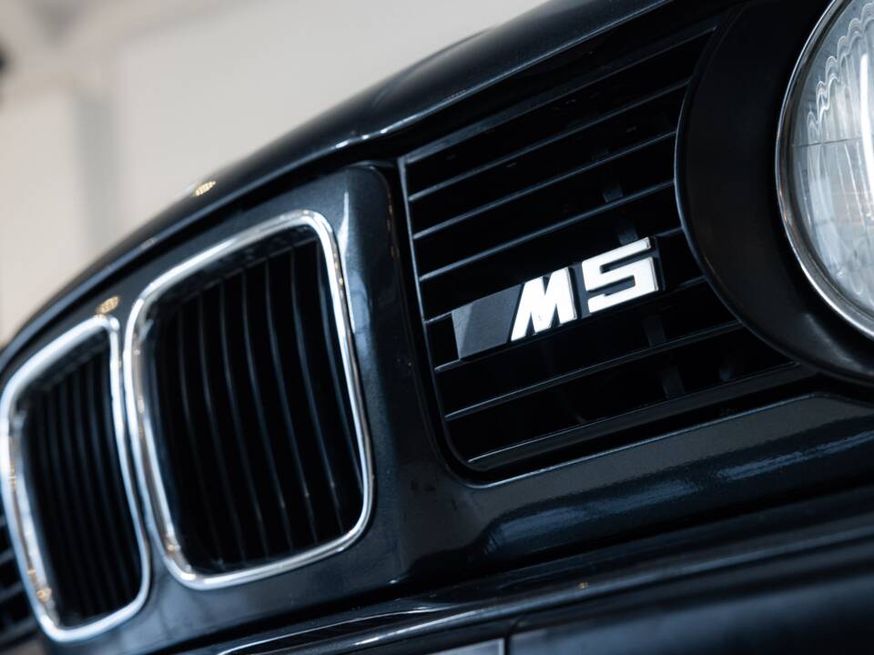 Bild 26/34 von BMW M5 (1993)