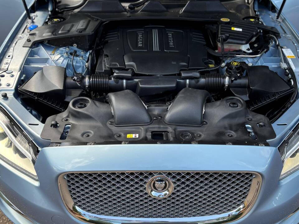 Image 3/50 of Jaguar XJ 5.0 (2011)