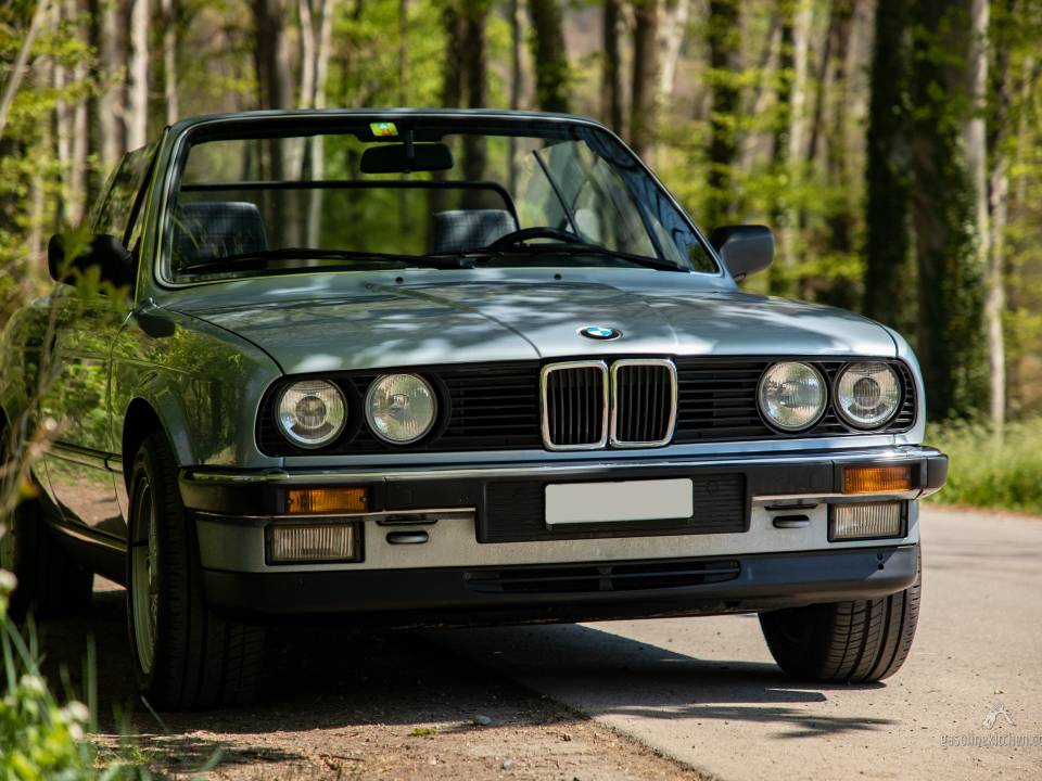 Image 12/39 de BMW 325i (1990)