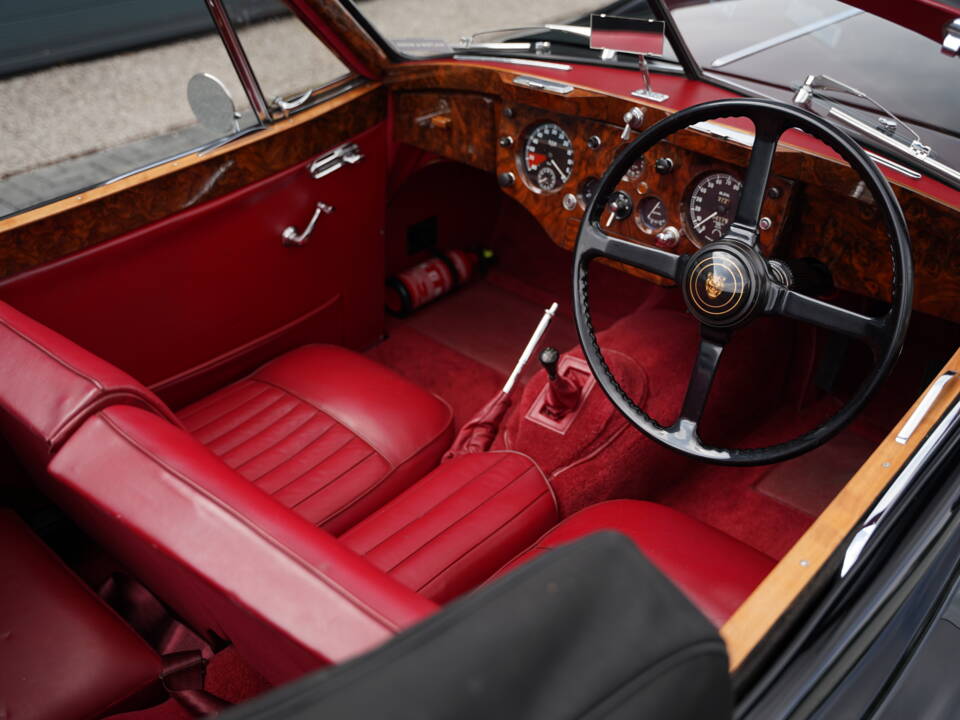 Image 12/50 of Jaguar XK 140 DHC (1956)