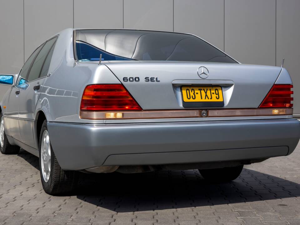 Image 13/59 of Mercedes-Benz 600 SEL (1992)