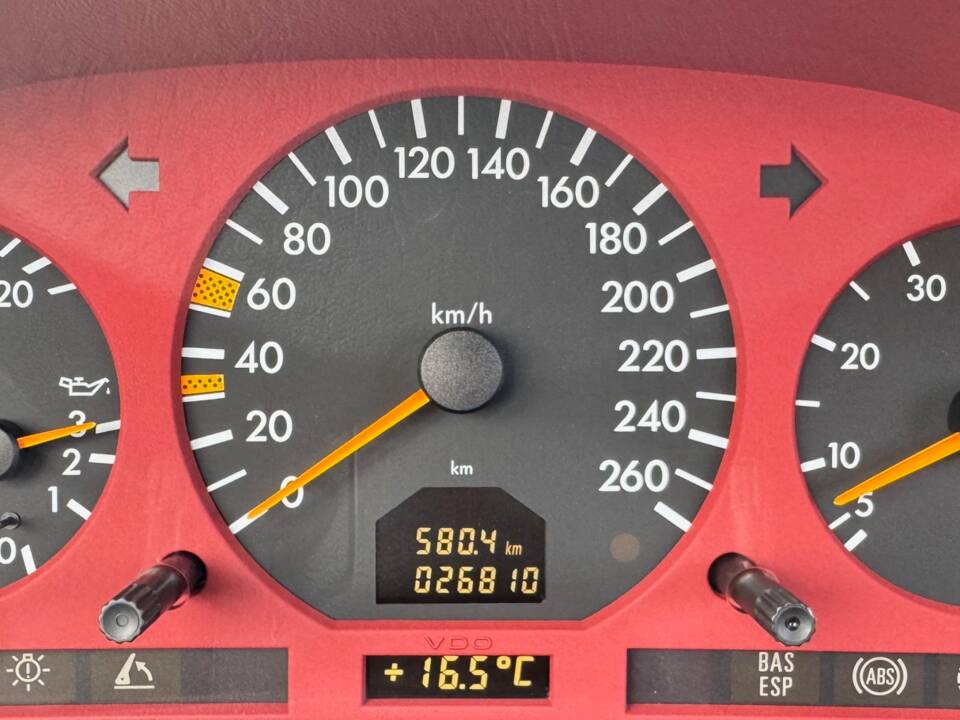 Imagen 26/41 de Mercedes-Benz SL 500 (1997)