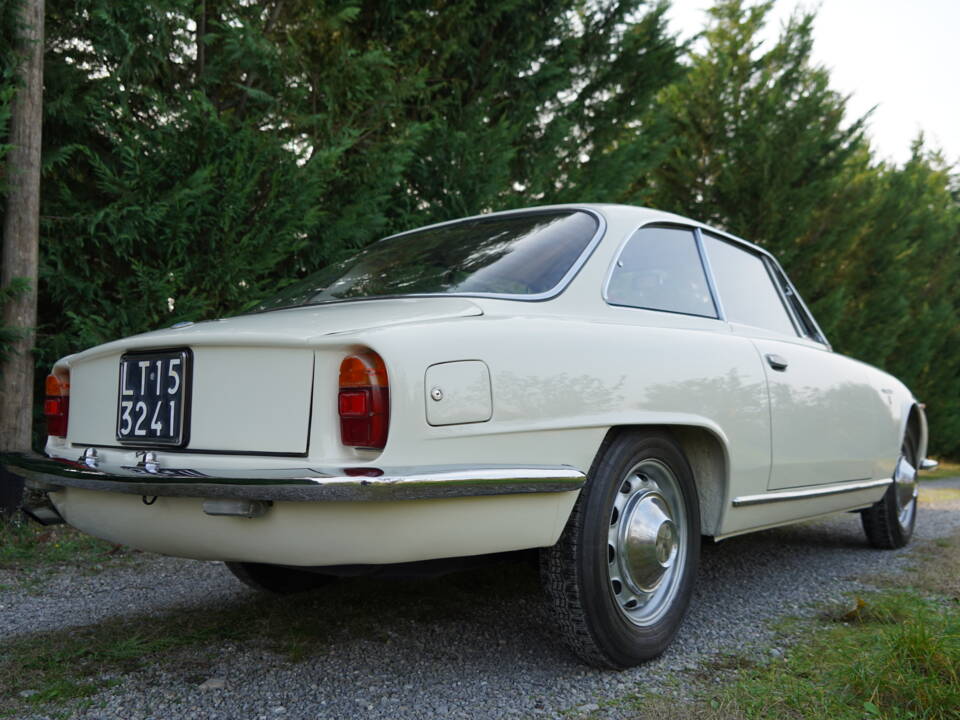 Image 25/32 of Alfa Romeo 2600 Sprint (1963)