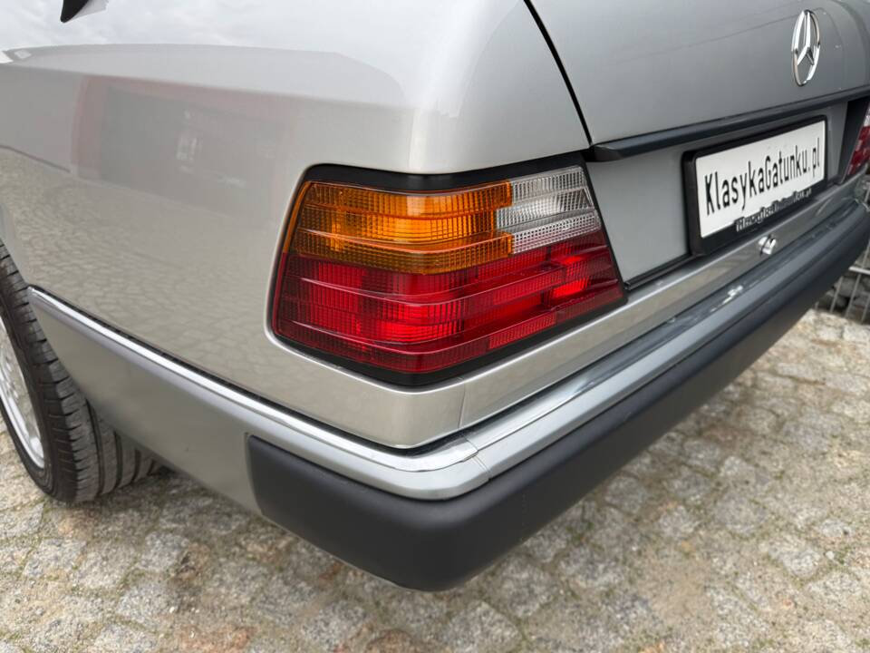 Imagen 70/100 de Mercedes-Benz 300 CE (1992)