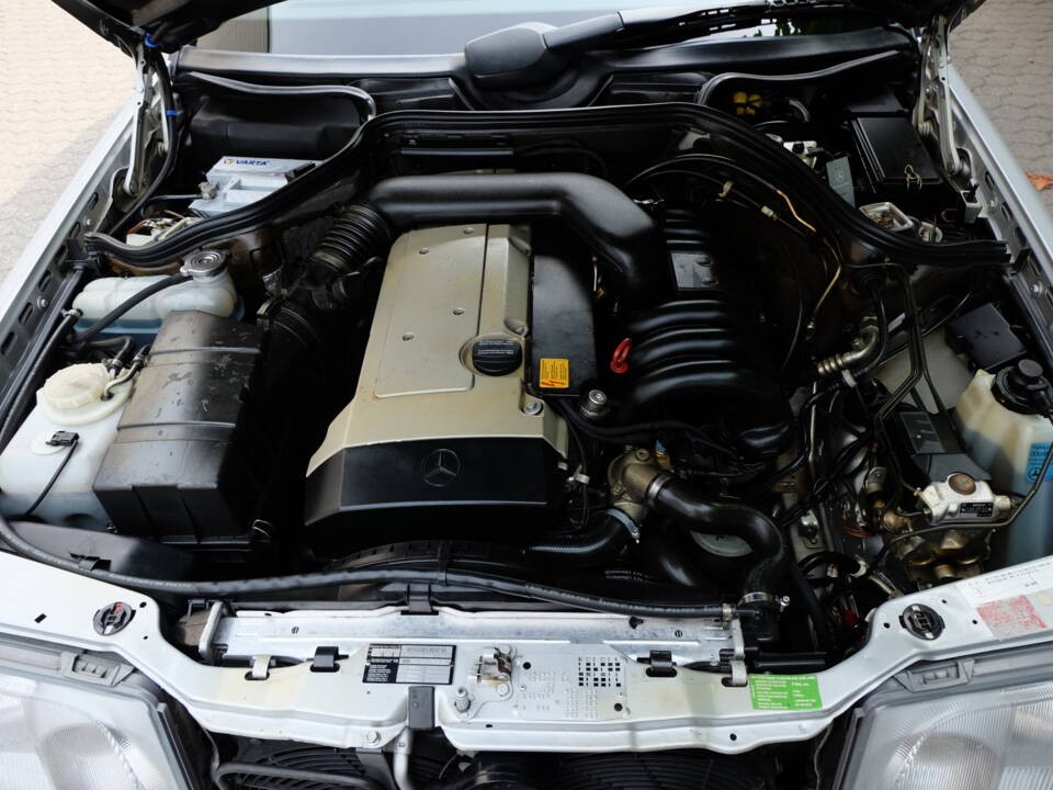 Image 66/75 of Mercedes-Benz E 280 T (1994)