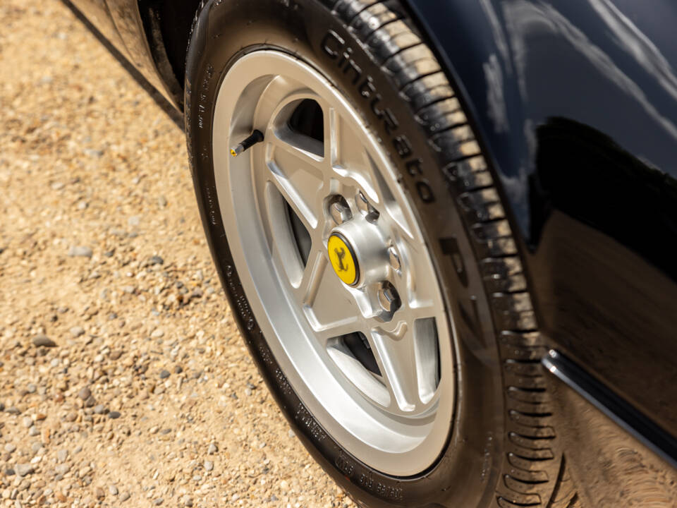 Image 22/80 of Ferrari 308 GTSi Quattrovalvole (1985)