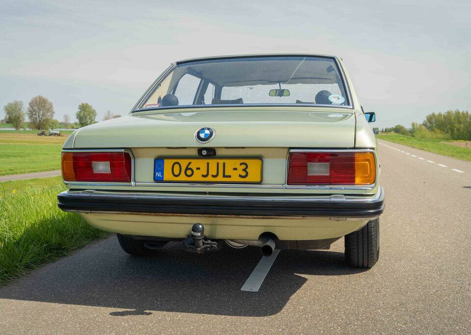 Image 6/8 de BMW 520/6 (1978)