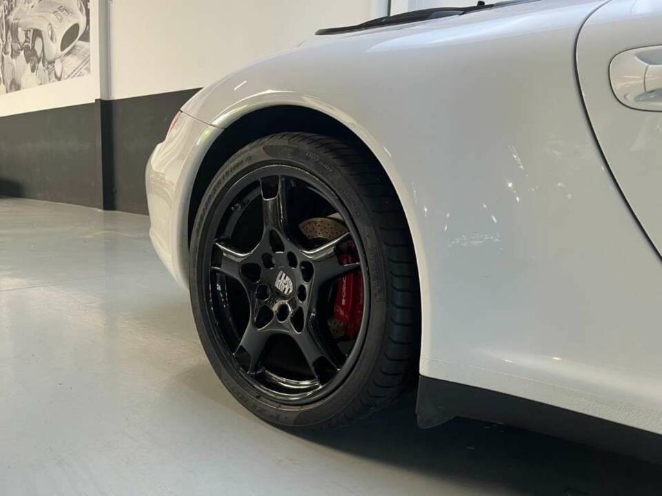 Bild 36/50 von Porsche 911 Carrera 4 (2007)