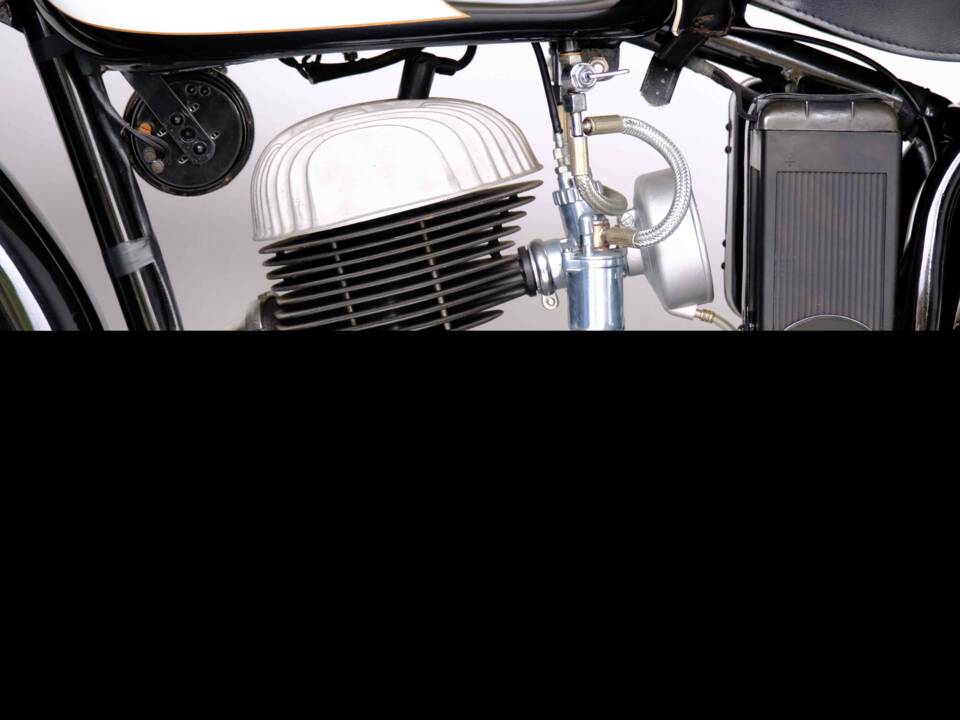 Image 39/68 of Mondial 160 Sport Lusso (1954)