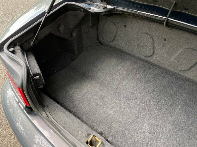 Image 33/50 of Aston Martin DB 7 Vantage Volante (2002)