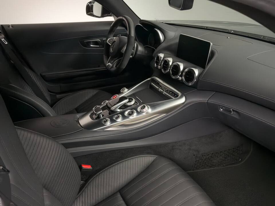 Image 14/29 of Mercedes-AMG GT-S (2015)