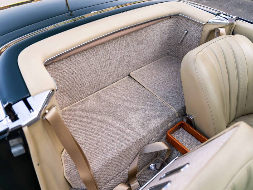 Afbeelding 17/43 van Mercedes-Benz 280 SL (1968)