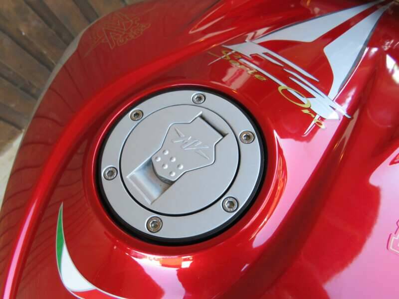 Bild 17/45 von MV Agusta F3 675 Serie Oro (2012)