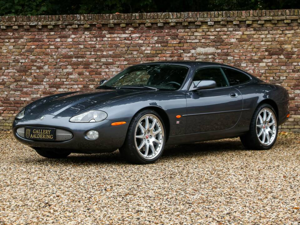 Immagine 11/50 di Jaguar XK8 4.0 (2002)