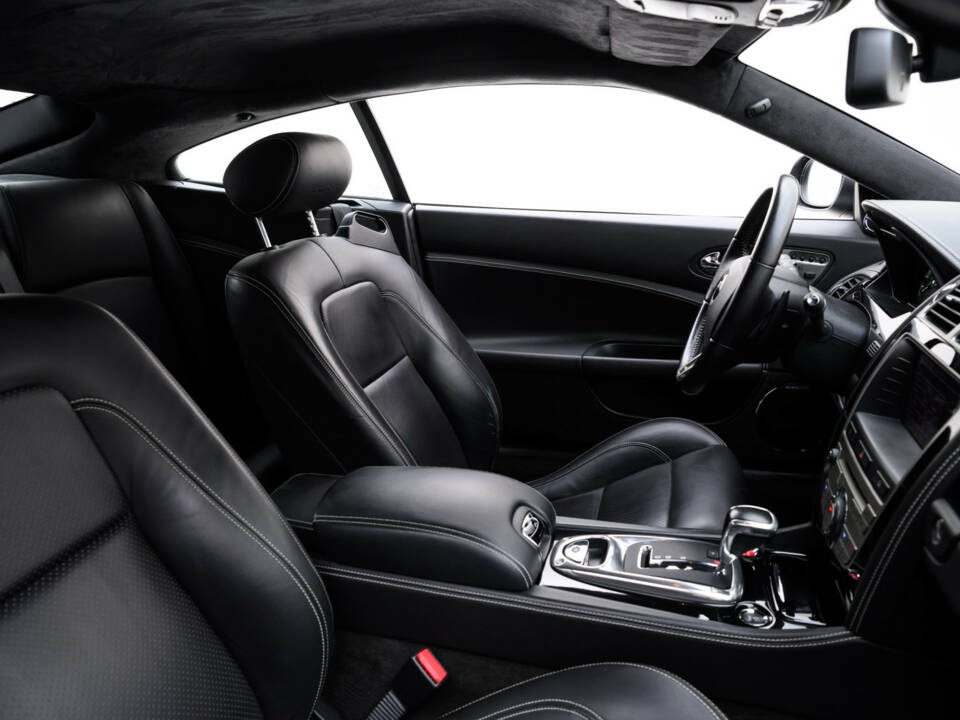 Image 31/37 of Jaguar XKR (2008)