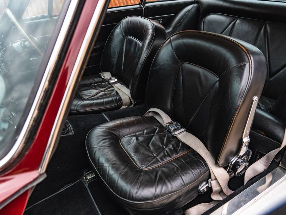 Bild 24/39 von Aston Martin DB 6 (1967)