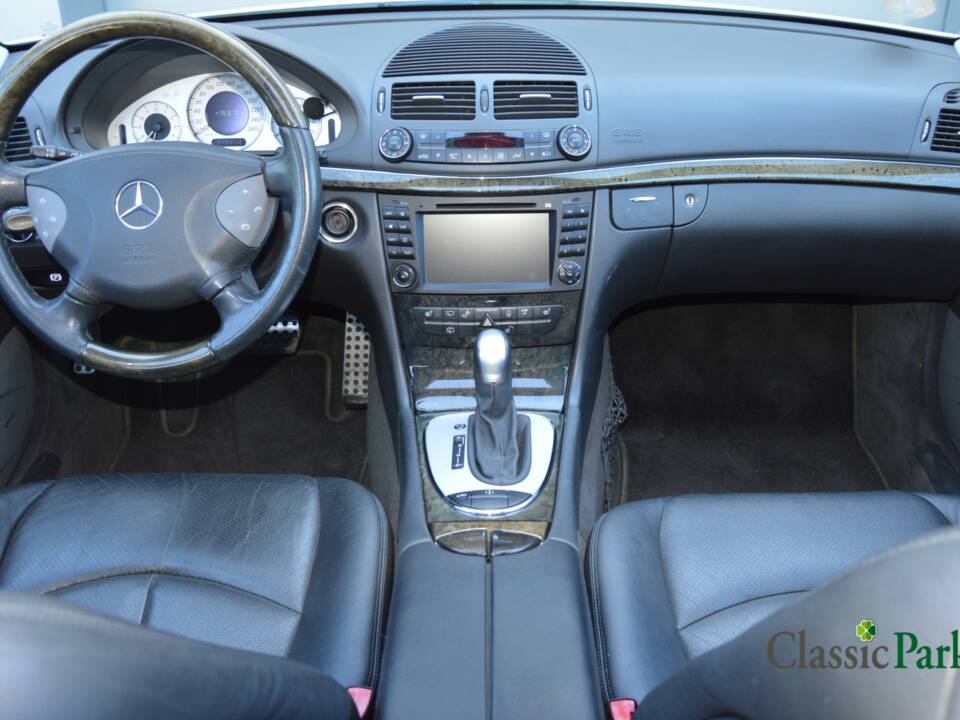 Image 12/50 of Mercedes-Benz E 500 T (2004)