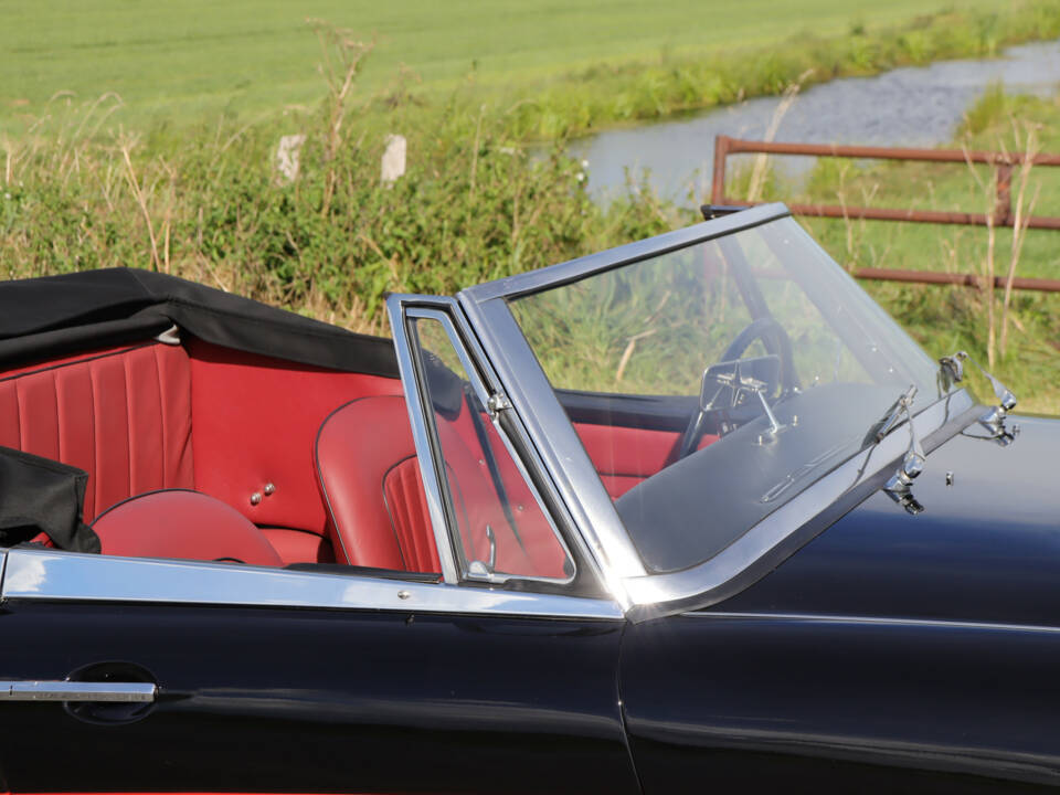 Image 11/42 of Austin-Healey 3000 Mk II (BJ7) (1963)