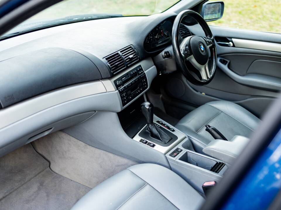 Image 26/38 of BMW 325i (2002)