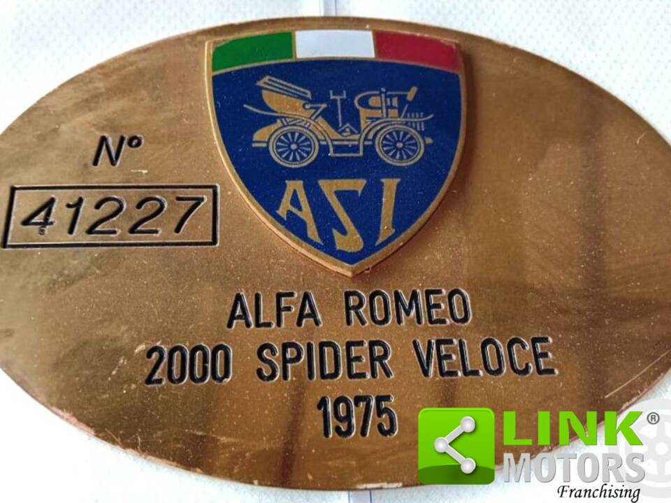 Afbeelding 10/10 van Alfa Romeo 2000 Spider Veloce (1975)