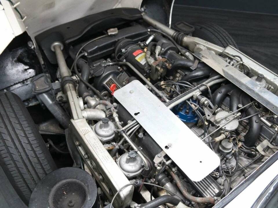 Image 30/49 de Jaguar Type E V12 (1974)
