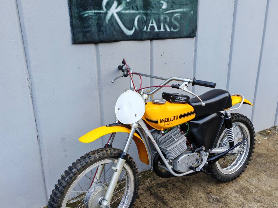 Imagen 2/9 de Ancillotti DUMMY (1976)