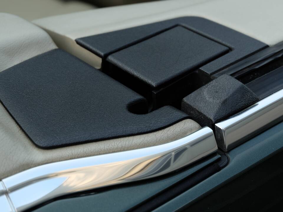 Immagine 34/48 di BMW 325i (1986)