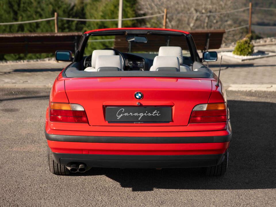 Bild 26/92 von BMW 325i (1994)