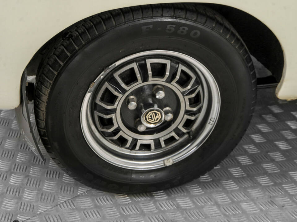 Image 35/50 of MG MGB GT V8 (1975)
