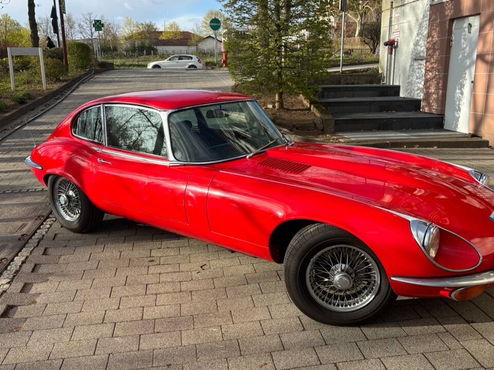 Image 8/8 of Jaguar E-Type V12 (2+2) (1973)