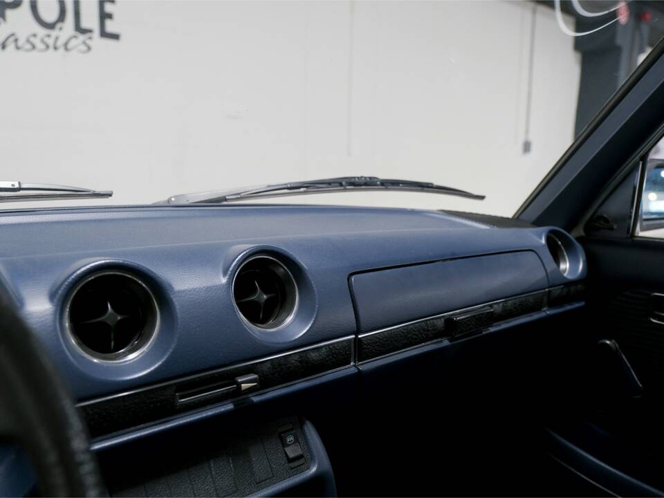 Imagen 17/27 de Mercedes-Benz 230 (1977)