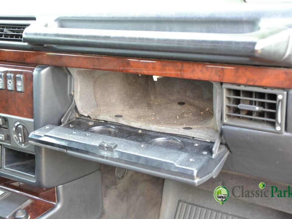 Image 26/49 de Mercedes-Benz 230 GE (SWB) (1993)