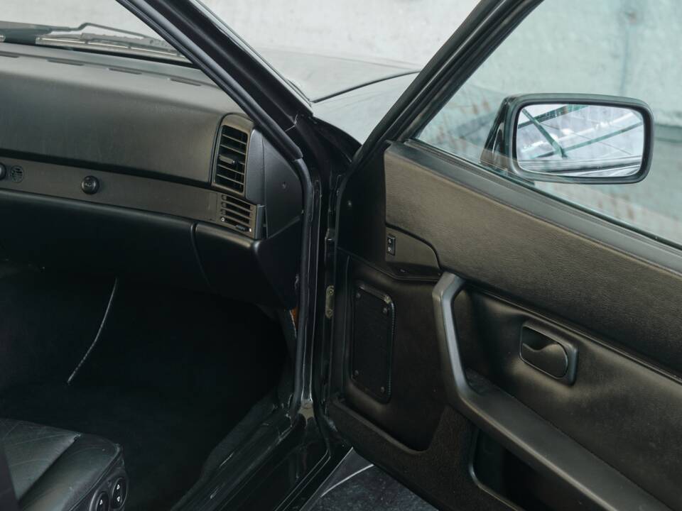 Bild 50/50 von Porsche 944 Turbo (1990)