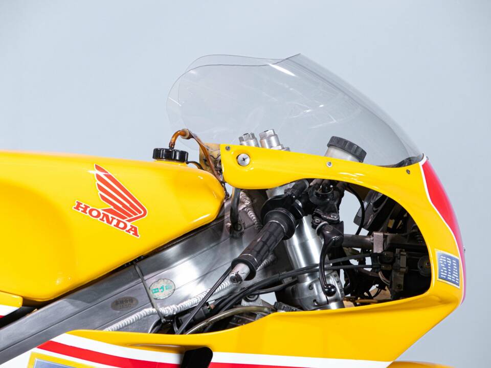 Bild 35/50 von Honda DUMMY (1992)
