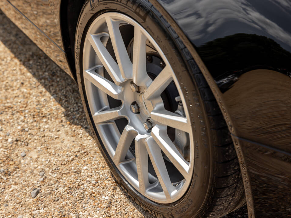Image 21/56 of Aston Martin V12 Vanquish S (2005)