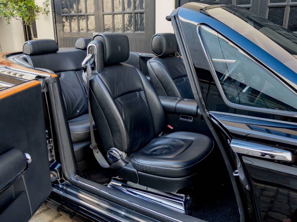 Image 28/34 of Rolls-Royce Phantom DHC (2008)