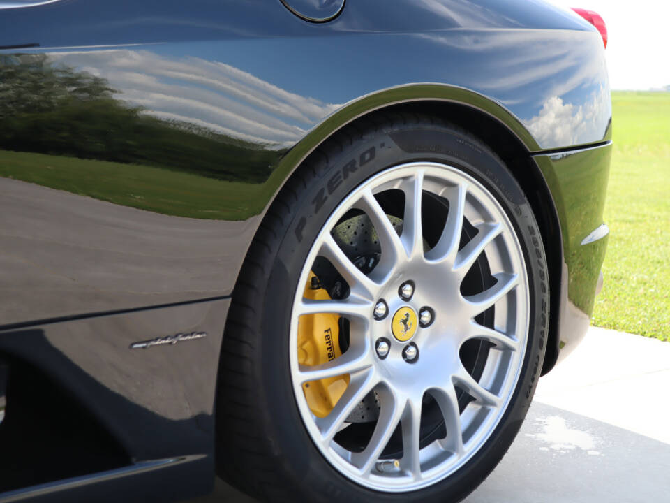 Bild 22/50 von Ferrari F 430 (2010)