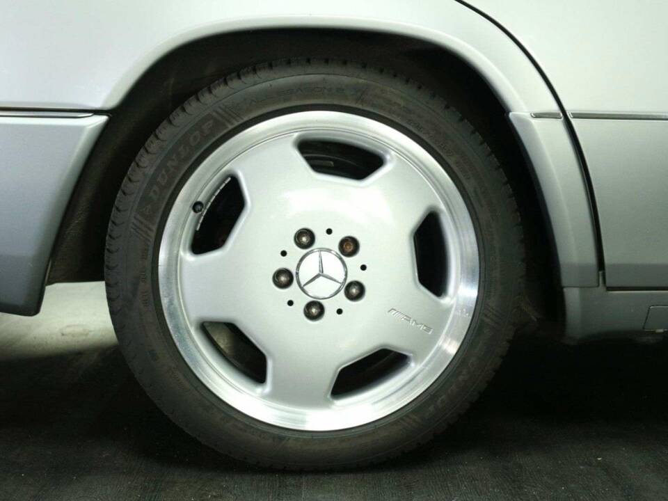 Bild 47/50 von Mercedes-Benz 300 E-24 (1992)