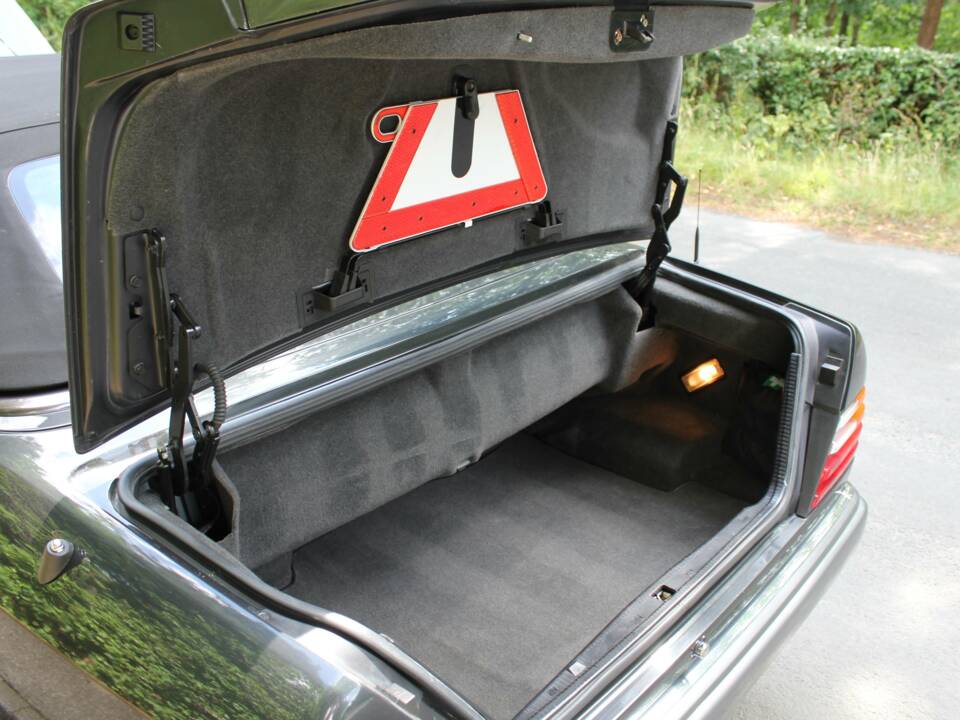Bild 21/22 von Mercedes-Benz E 320 (1994)