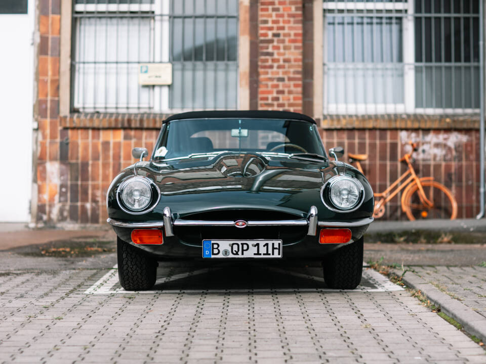 Image 17/63 de Jaguar E-Type (1969)