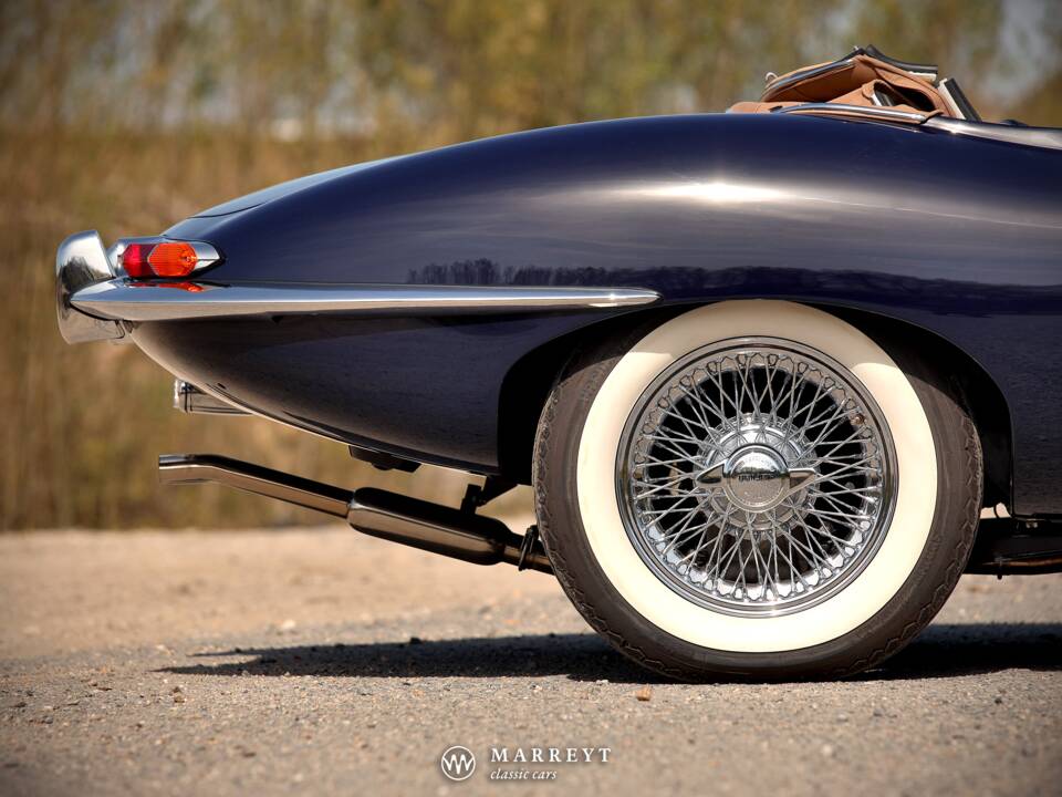 Image 35/80 de Jaguar Type E 4.2 (1966)