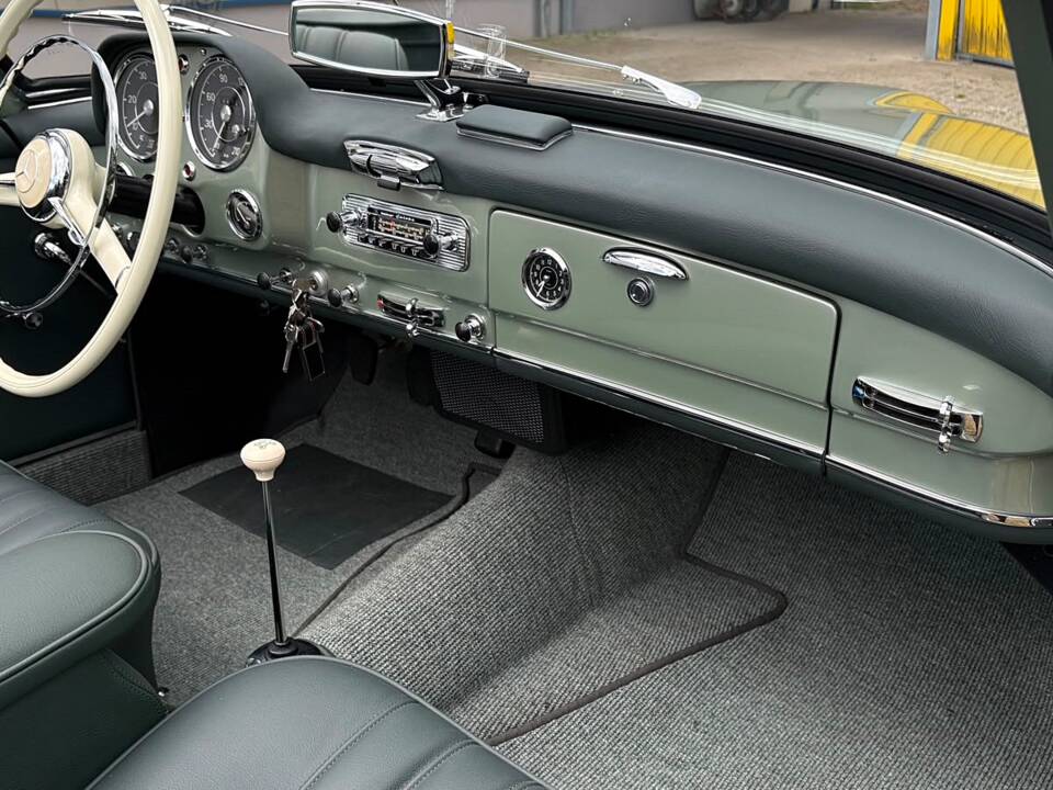 Image 19/25 of Mercedes-Benz 190 SL (1957)
