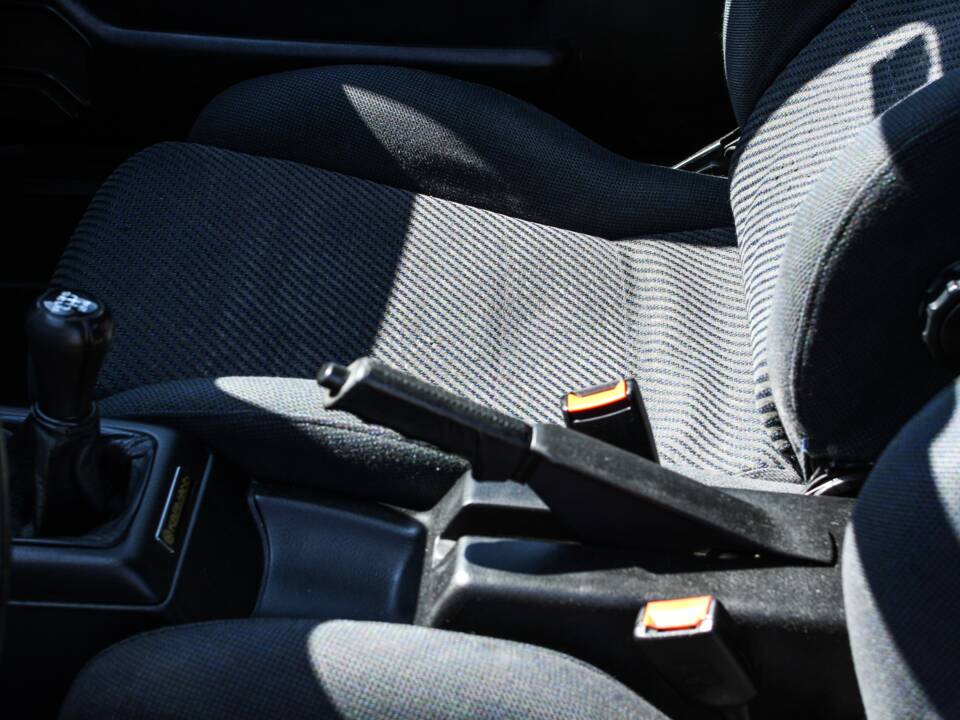 Image 23/31 of Volkswagen Corrado VR6 2.8 (1992)