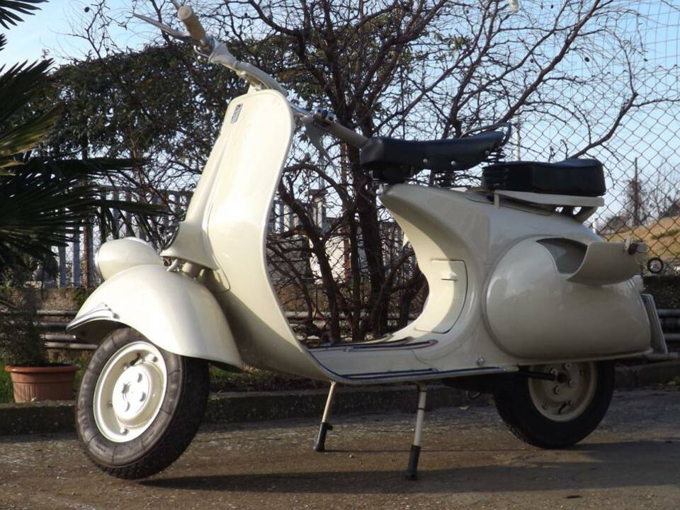 Image 36/38 of Piaggio Vespa 125 (1957)