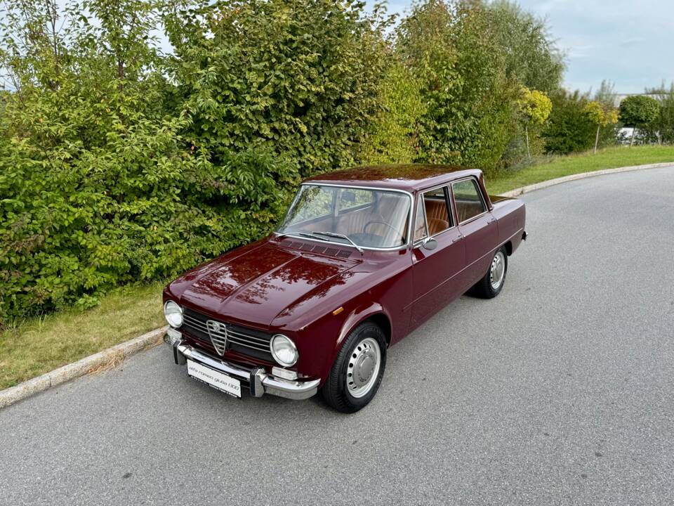 Image 2/24 of Alfa Romeo Giulia 1300 Super (1972)