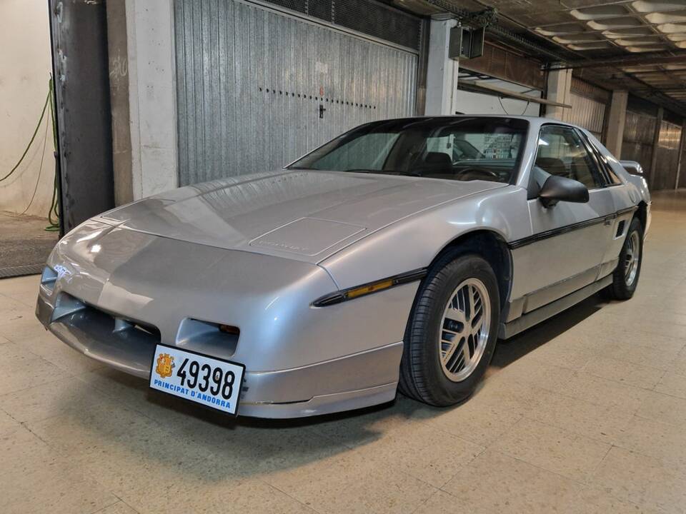 Afbeelding 1/8 van Pontiac Fiero SE (1985)