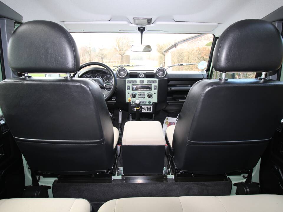 Bild 11/24 von Land Rover Defender 110 Heritage (2015)