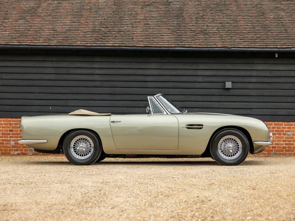 Bild 2/50 von Aston Martin DB 6 Volante (1969)